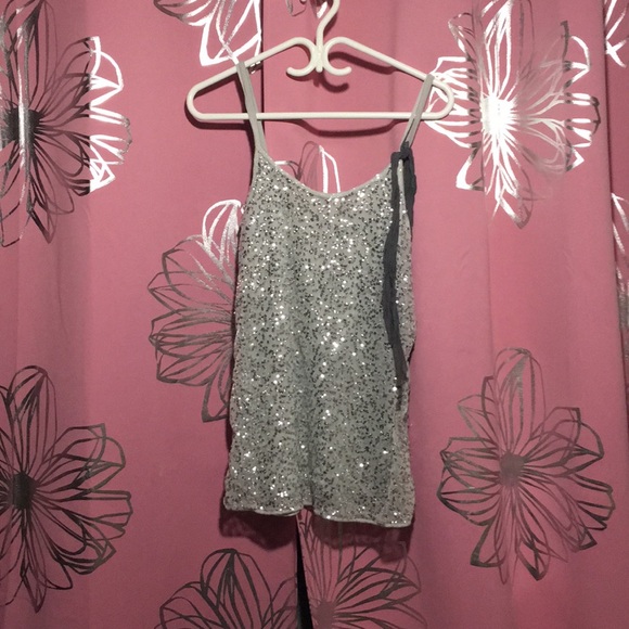 Gorgeous sequin silver top - Picture 1 of 3